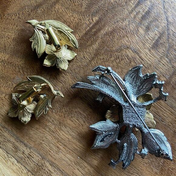 AVON Vtg Brooch & Earrings Set - Picture 5 of 6